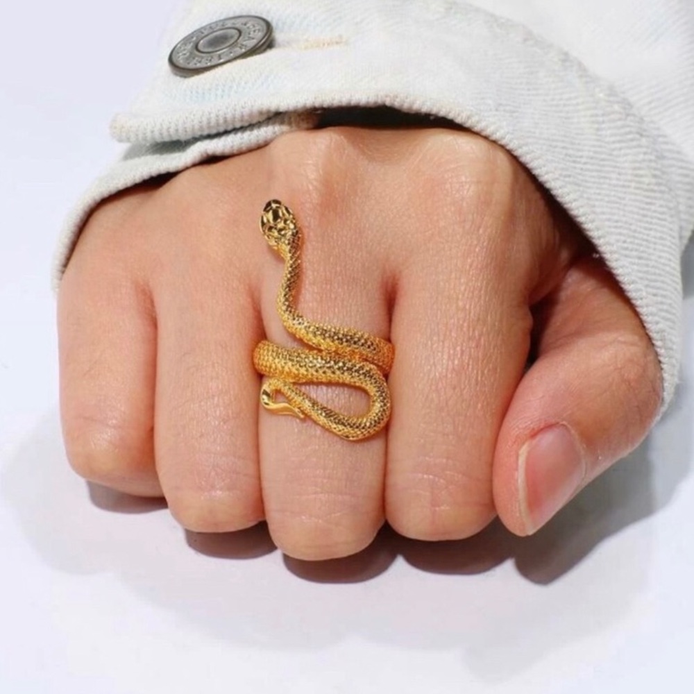 Textured Gold Toned Snake Wrap Ring 🐍